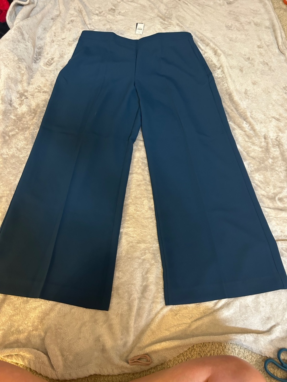 NWT Ann Taylor wide-leg pant in fluid crepe